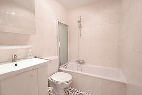 Bright Apartment With Terrace in Oostduinkerke