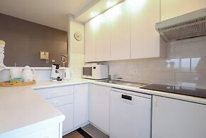 Bright Apartment With Terrace in Oostduinkerke