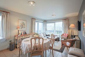 Bright Apartment With Terrace in Oostduinkerke