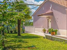 Grace Comfortable Holiday Residence