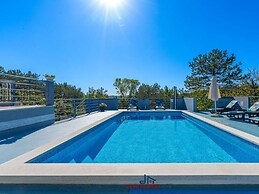 Grace Comfortable Holiday Residence