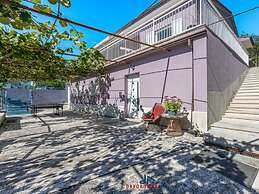 Grace Comfortable Holiday Residence