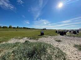 Attractive Apartment Near Town Center