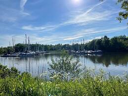 Attractive Apartment Near Town Center