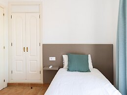 Belvilla by OYO Uptown III