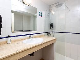 Belvilla by OYO Uptown III