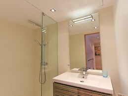 Spacious Holiday Home With hot tub