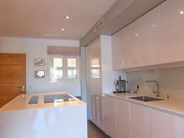 Spacious Holiday Home With hot tub