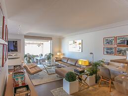 Spacious Holiday Home With hot tub