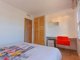 Spacious Holiday Home With hot tub