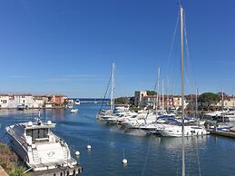Spacious Holiday Home With hot tub
