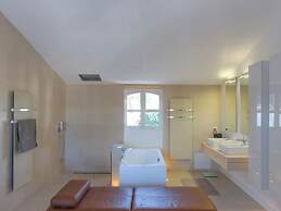 Spacious Holiday Home With hot tub