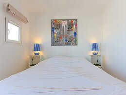 Spacious Holiday Home With hot tub