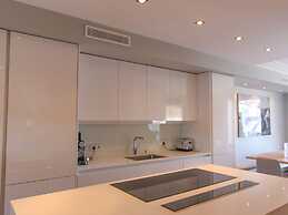 Spacious Holiday Home With hot tub