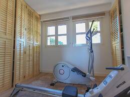 Spacious Holiday Home With hot tub