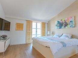 Spacious Holiday Home With hot tub