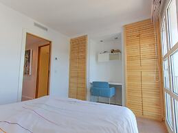 Spacious Holiday Home With hot tub