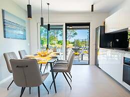 Lotta Comfortable Holiday Residence