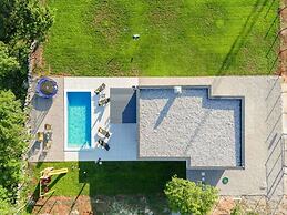 Lotta Comfortable Holiday Residence