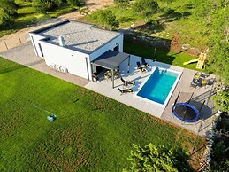 Lotta Comfortable Holiday Residence