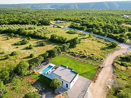 Lotta Comfortable Holiday Residence