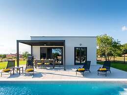 Lotta Comfortable Holiday Residence