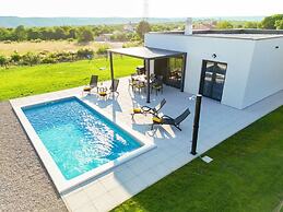 Lotta Comfortable Holiday Residence