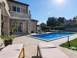 Patricia Comfortable Holiday Residence