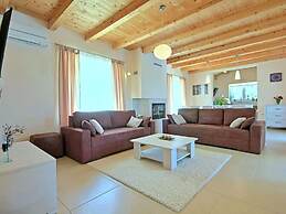 Patricia Comfortable Holiday Residence