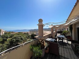 Apartment With sea View and Pool