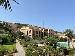 Apartment With sea View and Pool