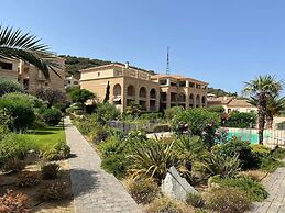 Apartment With sea View and Pool