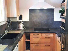 Apartment With sea View and Pool