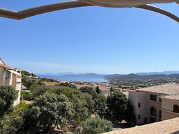 Apartment With sea View and Pool