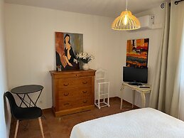 Apartment With sea View and Pool