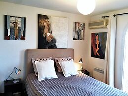 Apartment With sea View and Pool