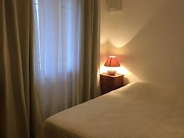 Apartment With sea View and Pool