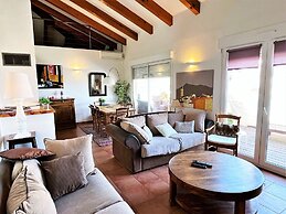 Apartment With sea View and Pool