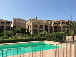 Apartment With sea View and Pool