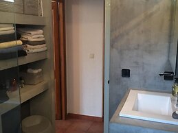 Apartment With sea View and Pool