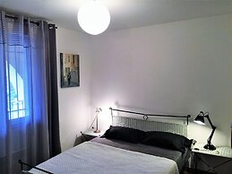 Apartment With sea View and Pool