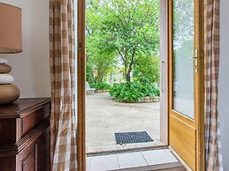 Cozy Holiday Home in Occitanie