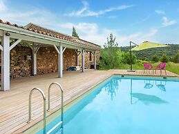 Cozy Holiday Home in Occitanie