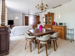 Cozy Holiday Home in Occitanie