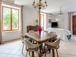 Cozy Holiday Home in Occitanie