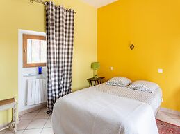 Cozy Holiday Home in Occitanie
