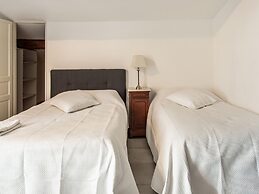 Cozy Holiday Home in Occitanie
