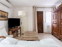 Cozy Holiday Home in Occitanie
