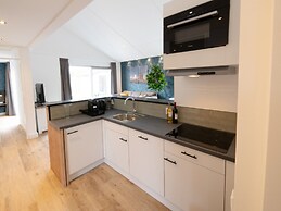 Wellness Bungalow With Whirlpool and Sauna