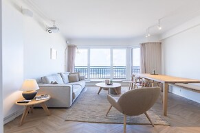 Bright Apartment With Direct sea View